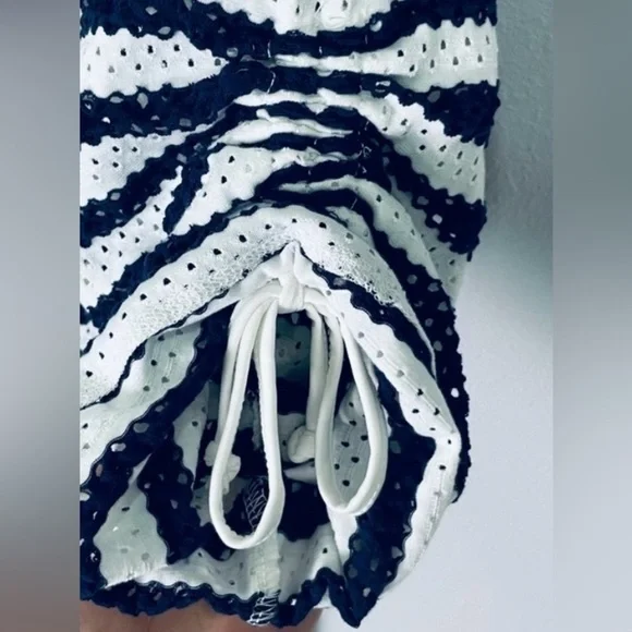 For Cynthia Blue and White 3/4
Sleeve Hoodie Beach Coverup
Womens Size Medium - Picture 3 of 7